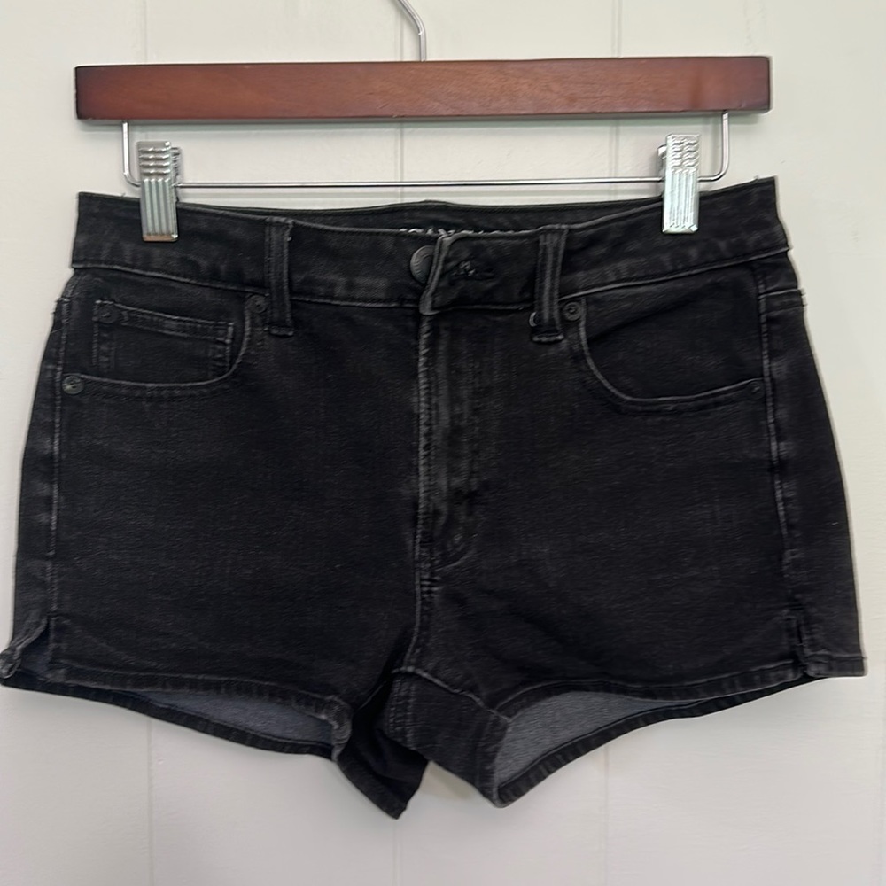 American Eagle , High-rise shortie size 4